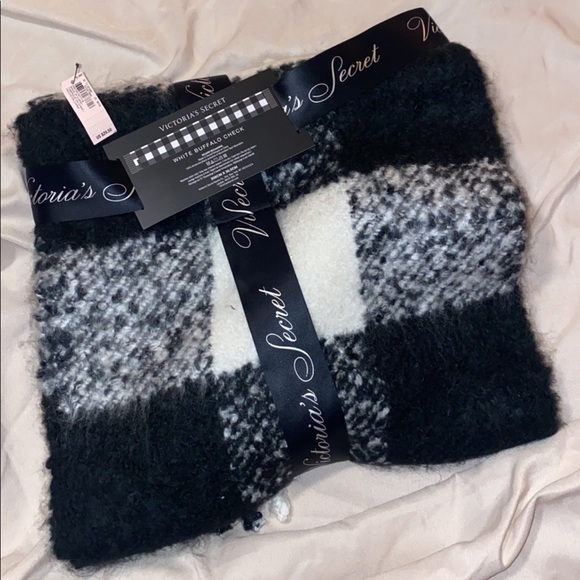 Victoria’s Secret scarf